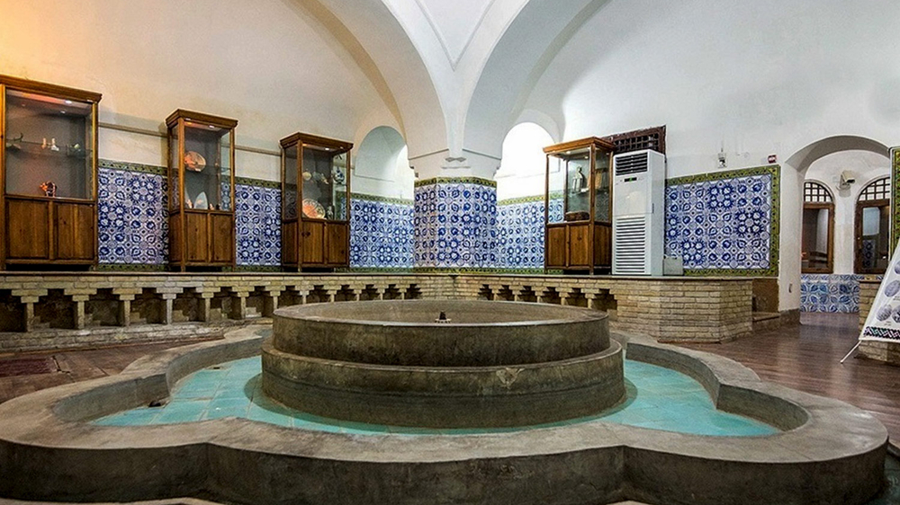 حمام بیرون دژ